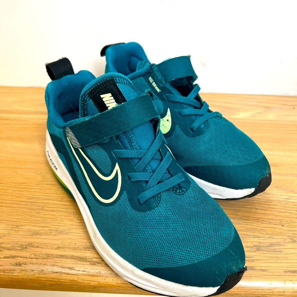 Kids Manuel Air zoom sneakers size 1